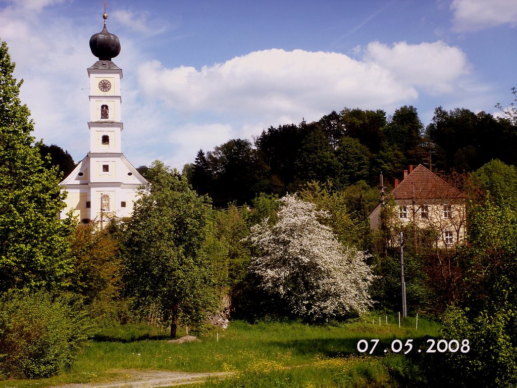 Wernstein am Inn - Pfarrkirche und alte Schule by JitkaRedinger