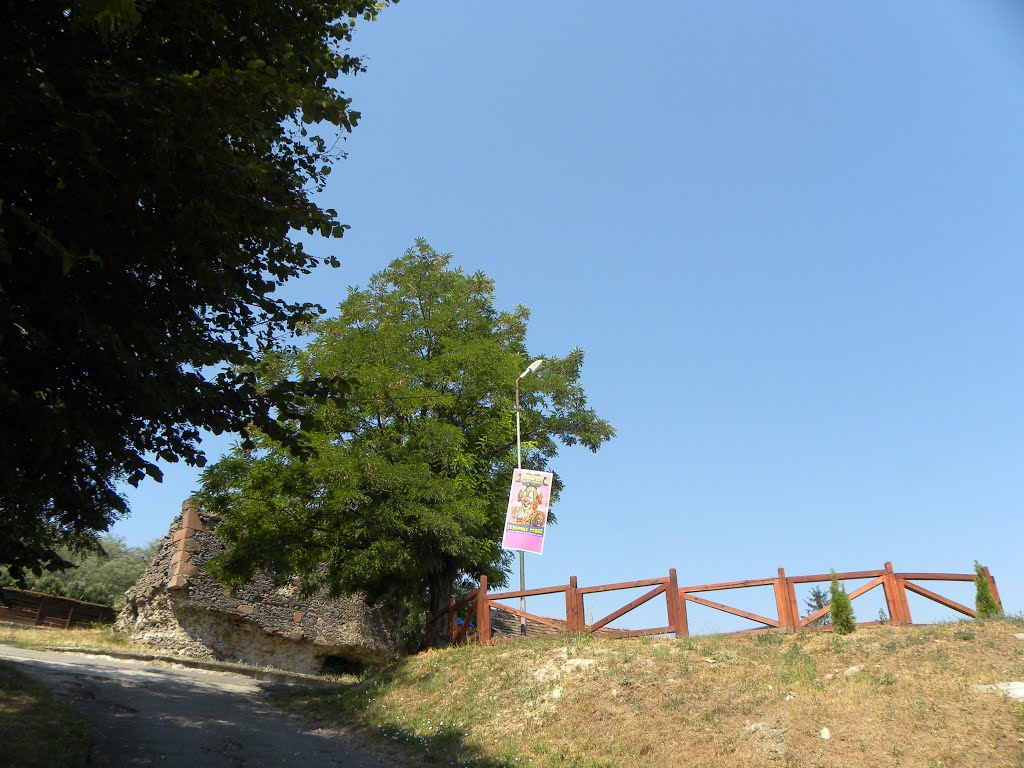 Castle Kráľovský Chlmec - formation around the castle in 1414 / hrad Kráľovský Chlmec - vznik hradu okolo roku 1414 by Milan Škovran