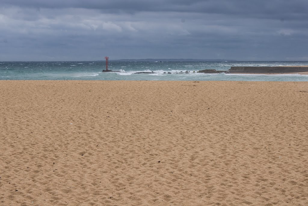 Beach at the estuary of the river Etel by badhorsie65