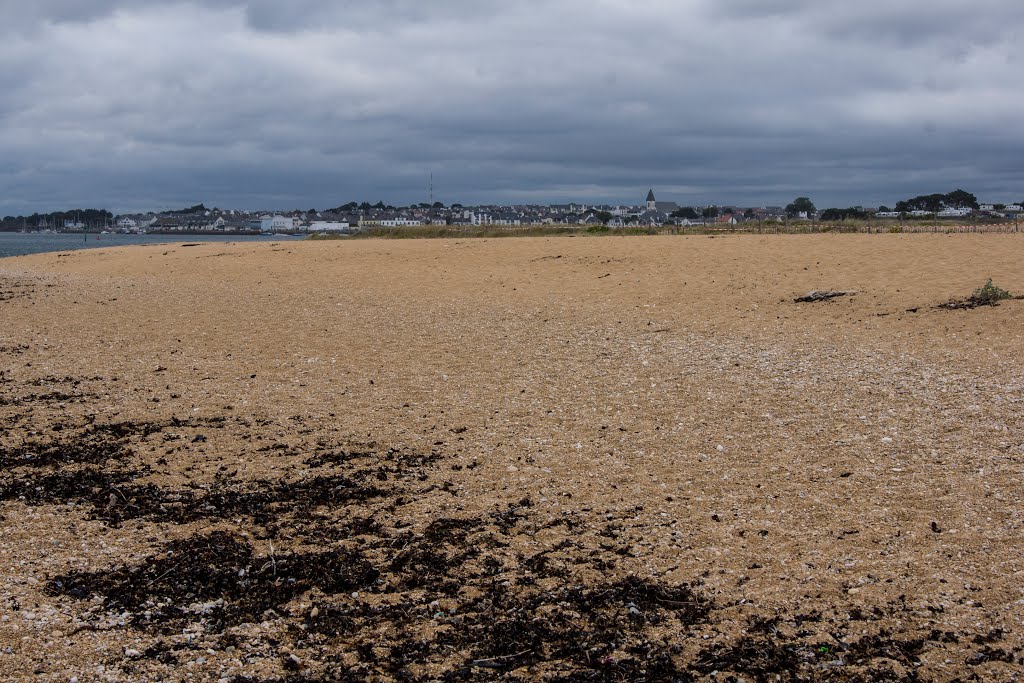 Beach at the estuary of the river Etel by badhorsie65