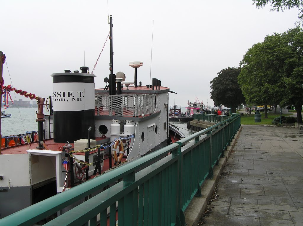 After 2015 International Tugboat Race by Boris Gjenero