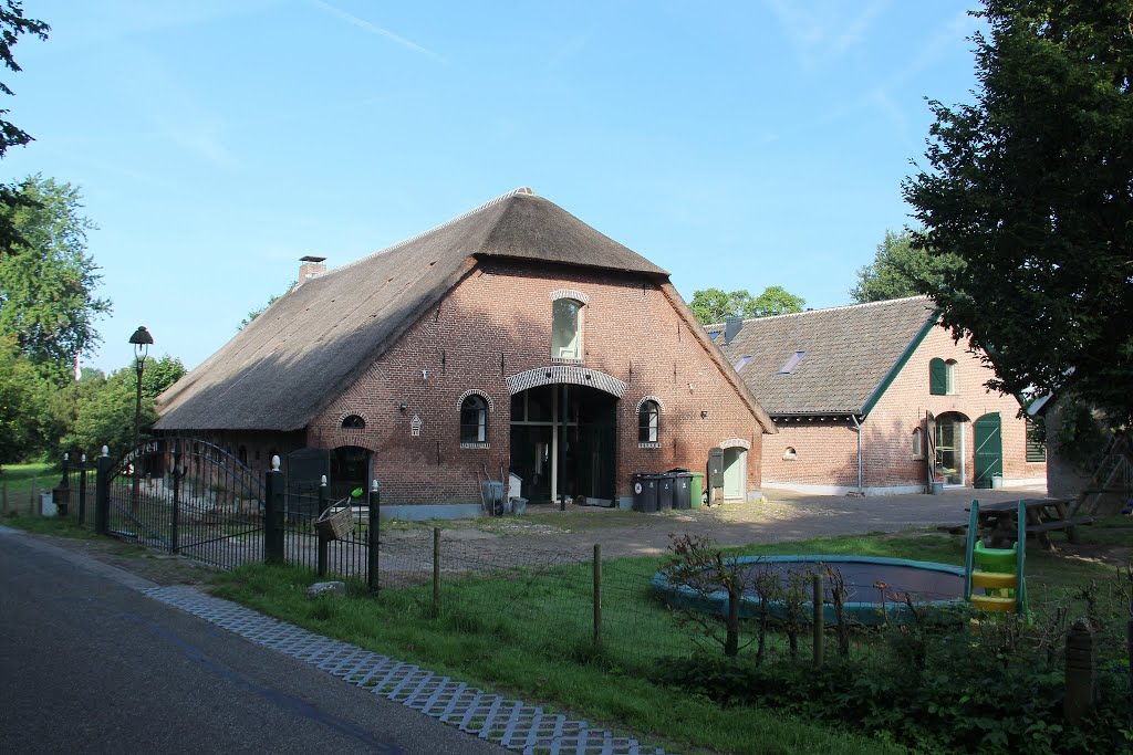 Leersum - Boerenbuur​t 32 : Boerderij "Gerritjeshoeve" by John Scholte