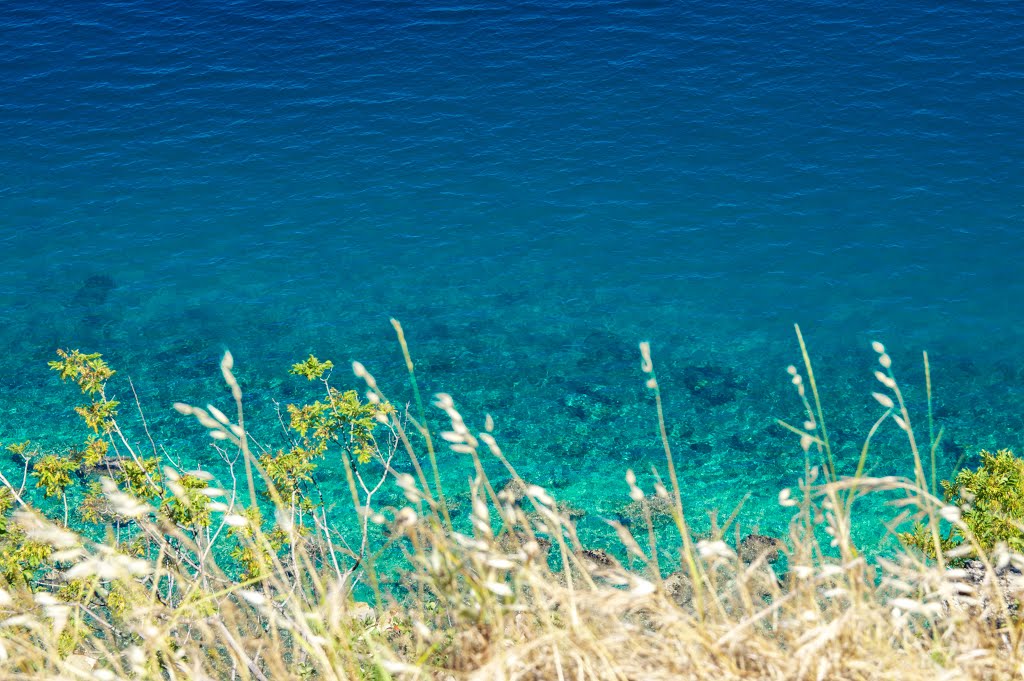 Waters of Moon Bay from above by rlubej