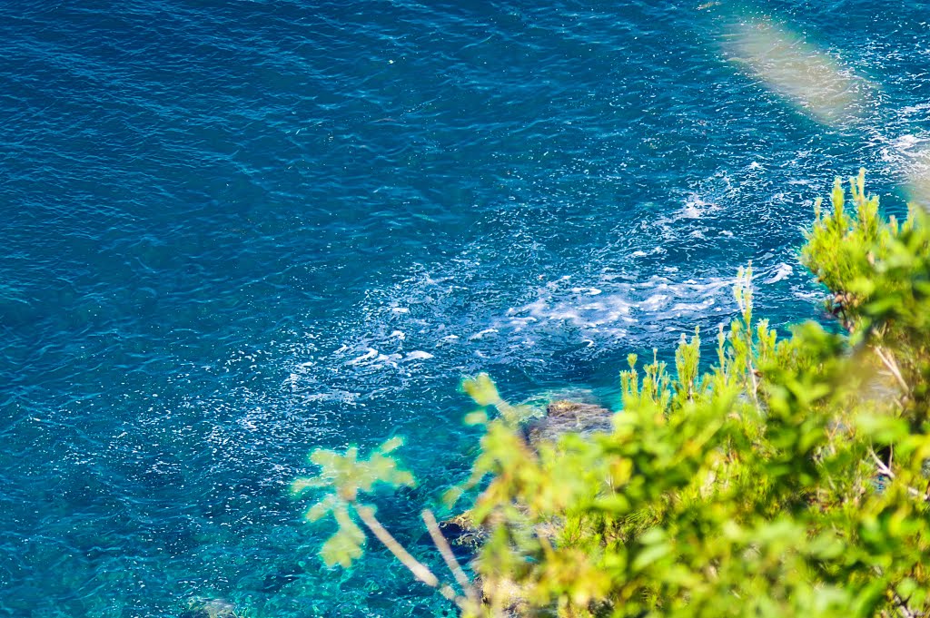 Waters of Moon Bay from above by rlubej