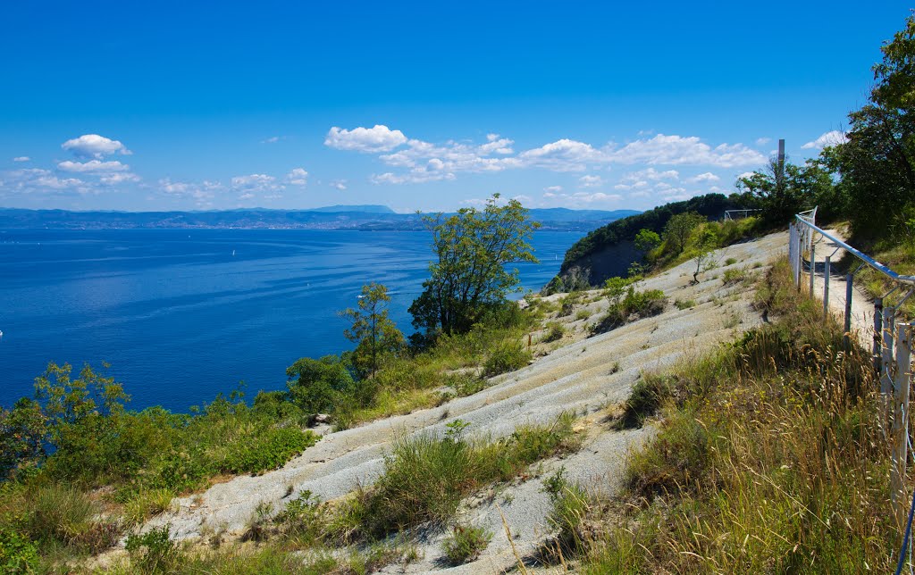 Path above thje cliffs by rlubej