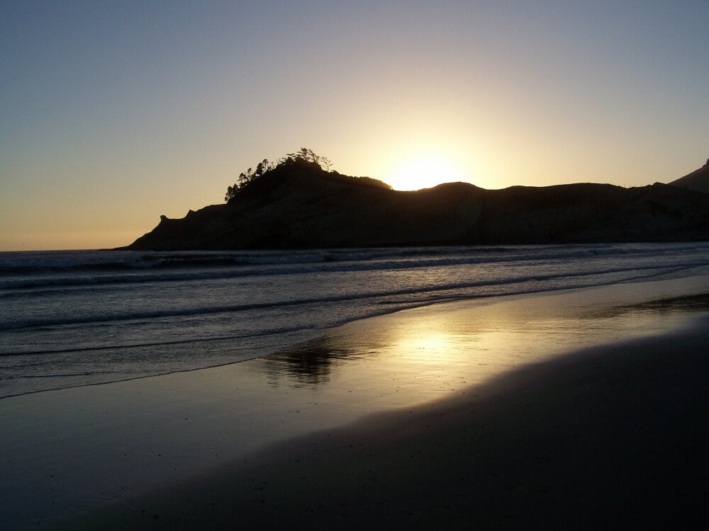 Cape Kiwanda Sunset 2 by Pamela Elbert Poland