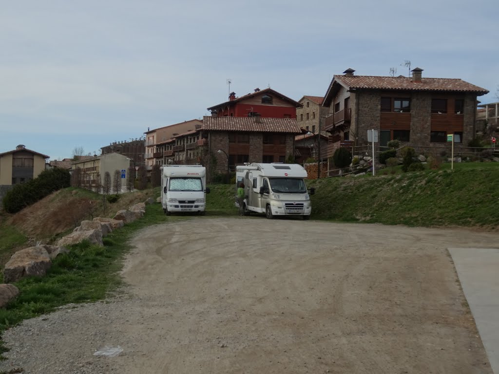 Parking Molló. http://viajar-con-autocaravana.blogspot.com.es/ by alfredo sarria (alsa…