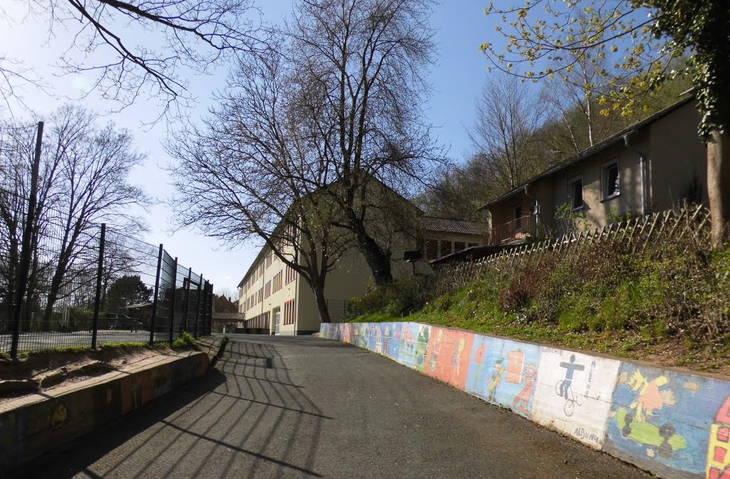 Meinhard-Schule (Eingang über den Schulhof) - Meinhard-Grebendorf Auf der Klaus by Gunther Falchner