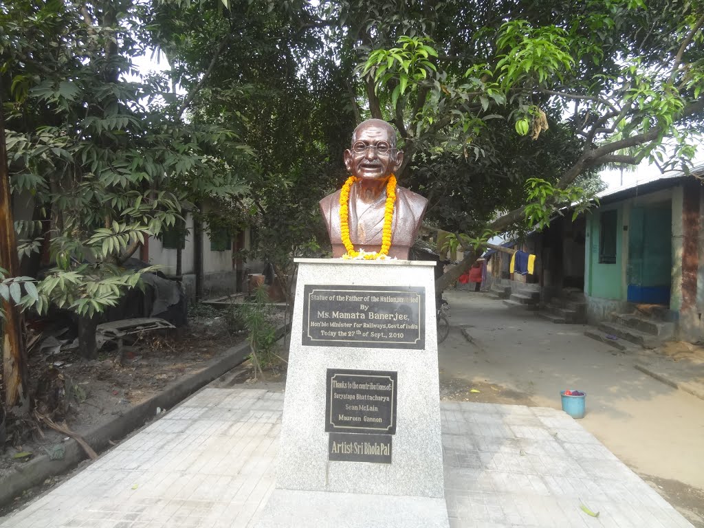 Statue of Mahatma Gandhi by sban1998