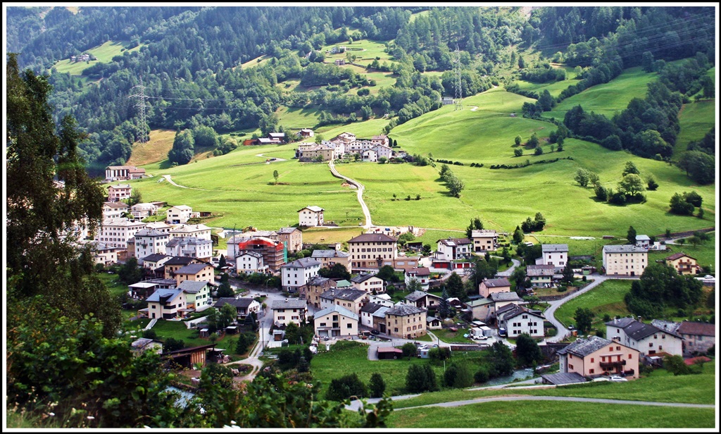 Viaggiando con il Trenino del Bernina...possiamo ammirare bellissimi paesaggi. by Roberta Renucci