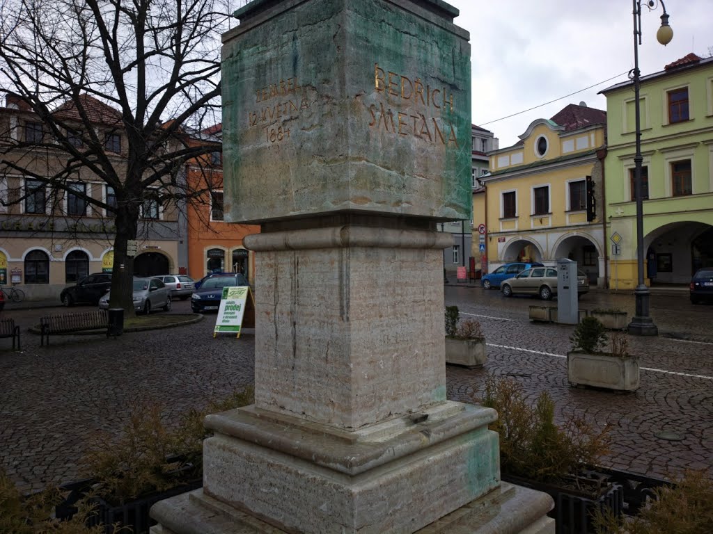 Litomyšl – Smetanovo náměstí - View NNE & Up on Bedřich Smetana Statue 1924 by Jan Josef Štursa by txllxt TxllxT