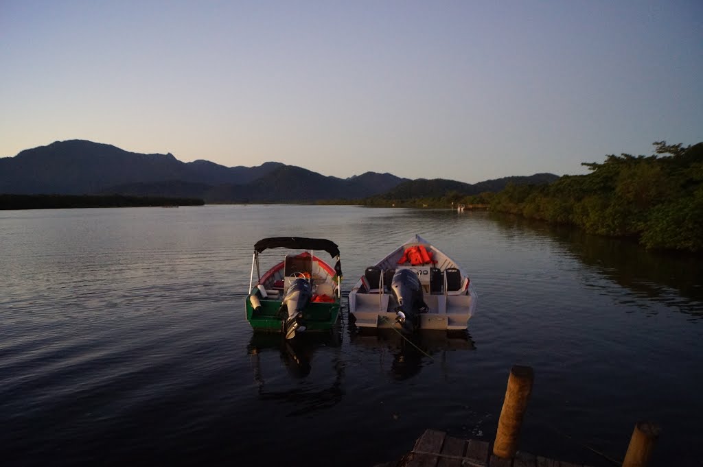 Vila de Marujá - Ilha do Cardoso - SP (canal do Ararapira) by Andre Pimentel