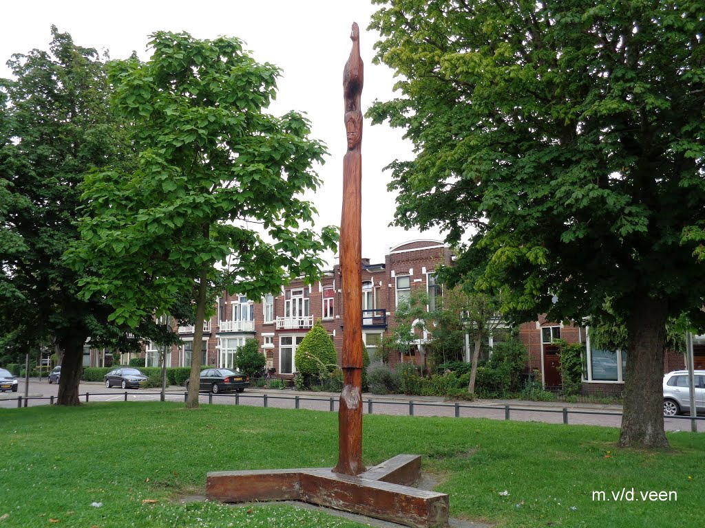 Totempaal vredeman de vriesstraat by maurice van der veen