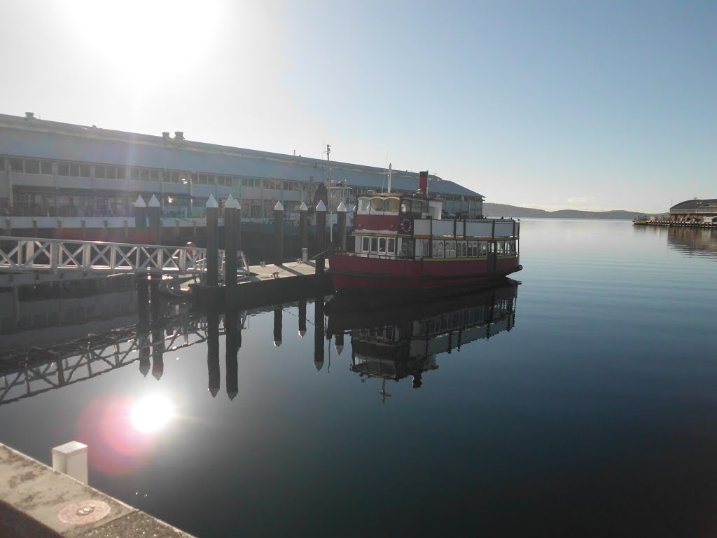 Franklin Wharf Hobart near Elizabeth St 24032014 by Greagoir Cathasaigh