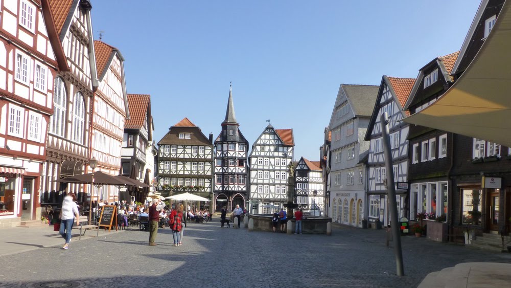 Marktplatz Fritzlar by Helmut Garnjost