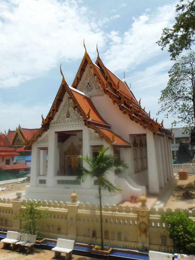 วัดชัยพฤกษมาลาราชวรวิหาร : พระวิหาร Wat Chaiyapruekmala Ratchaworawiharn : Chapel by Tsutomu Rikimi