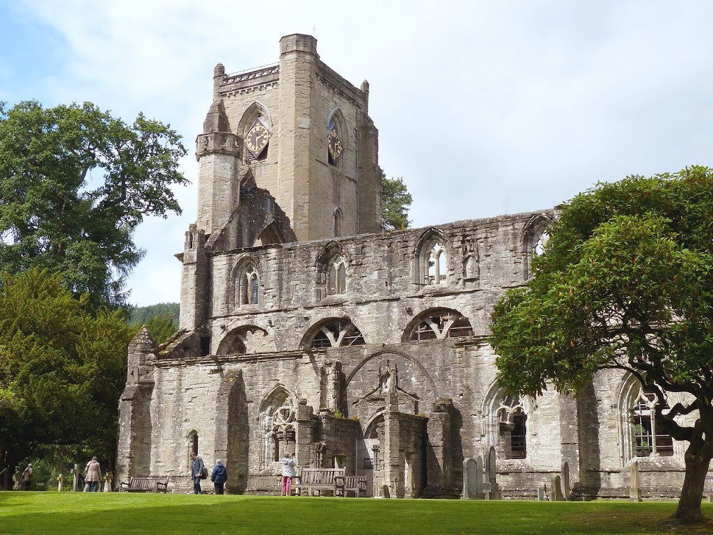 Royaume-Uni, l'Ecosse, partiellement en ruines la Cathédrale de Dunkeld by Roger Narbonne