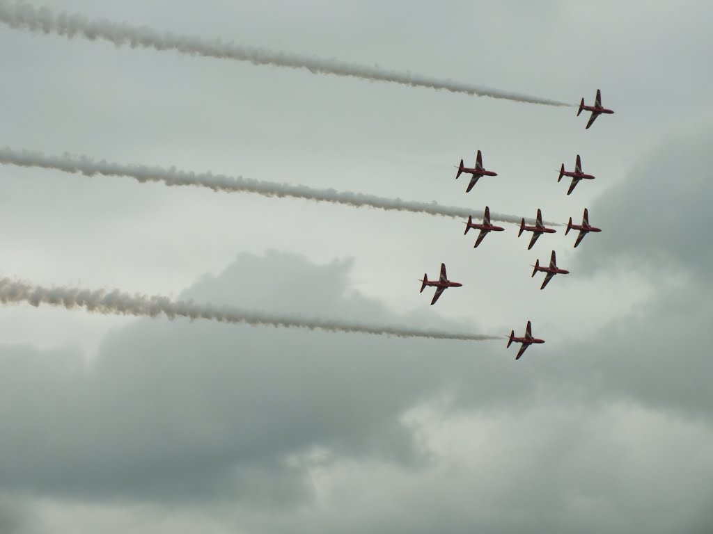 Red Arrows, Cosford Air Show 2015, UK by AnandLeo