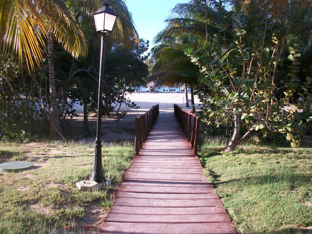 Playa Ancon, Cuba by Malte Scholz