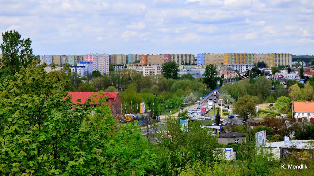 Bydgoszcz, Polska. Widok ze skarpy przy ulicy Nowotoruńskiej. by Kazimierz Mendlik