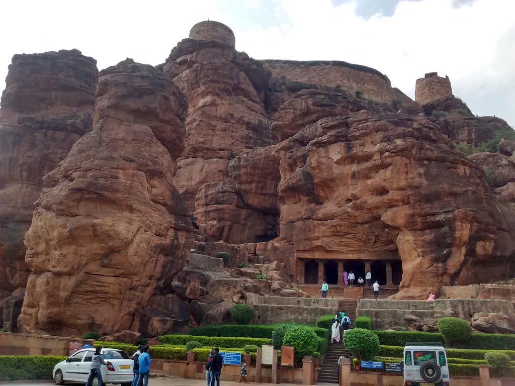 Badami Slums, Badami, Karnataka 587201, India by sarveshbs