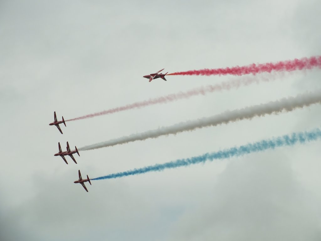 Red Arrows, Cosford Air Show 2015, UK by AnandLeo