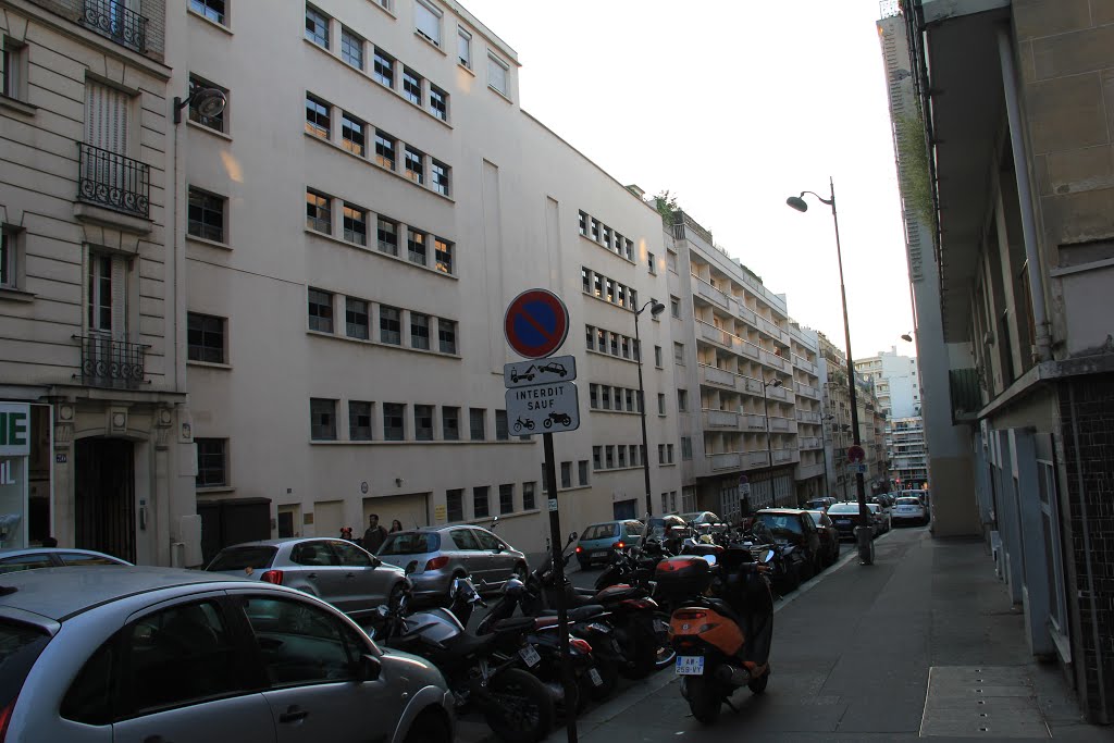 Rue Leriche by Roman Tcymbal