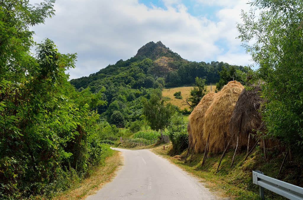 Острвица 758 м~~~Ostrvica peak 758 m by Vladan Scekic