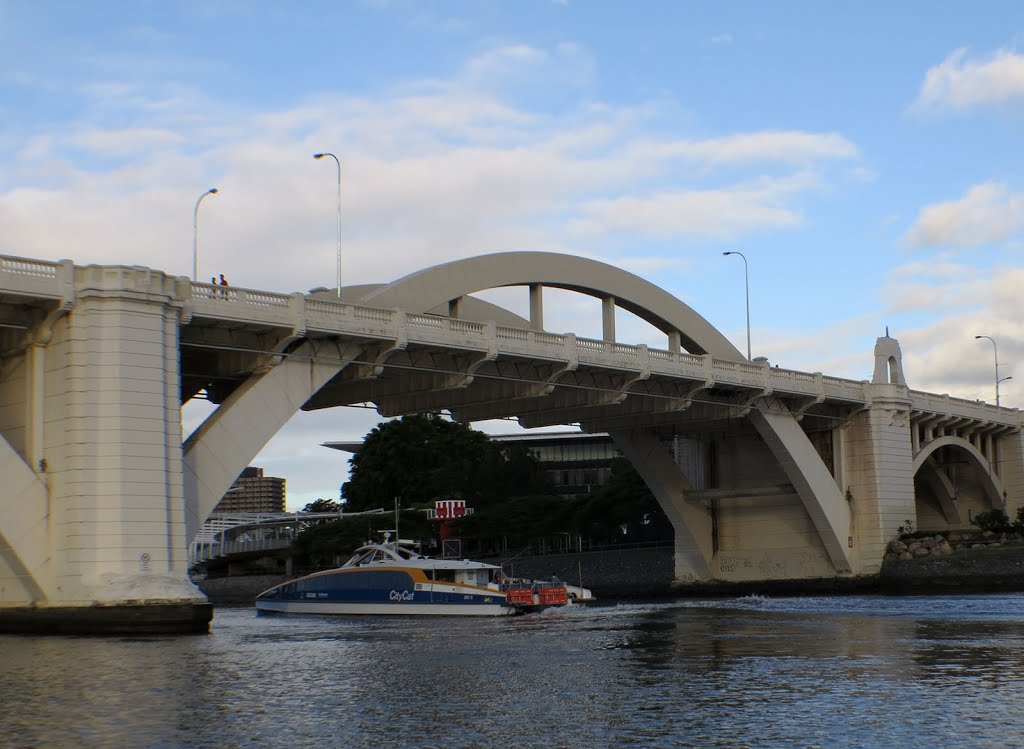 Brisbane River by Garwin Kim Sing