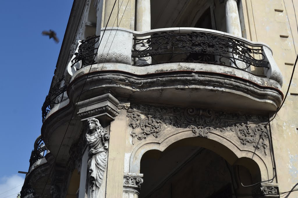 ART NOUVEAU. "CASA CRUSELLAS" EN AVENIDA REINA. by CÉSAR O. GÓMEZ LÓPEZ