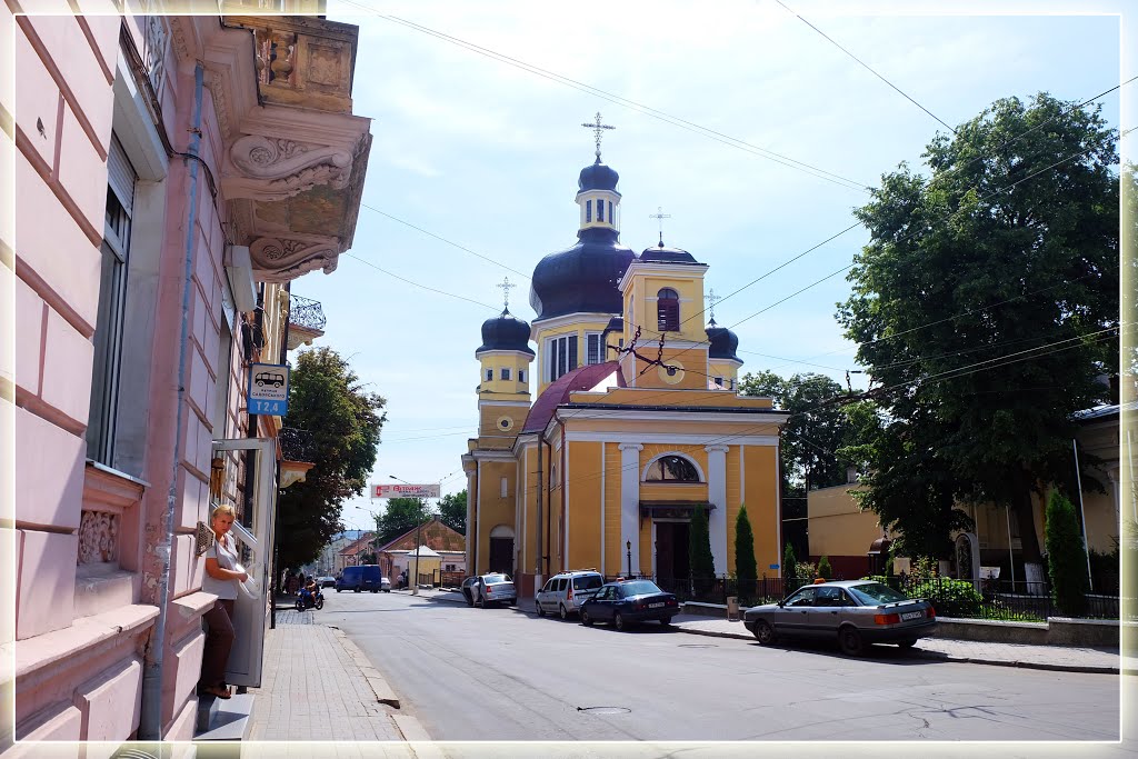 Pershotravnevyi district, Chernivtsi, Chernivets'ka oblast, Ukraine by Serg Vradin