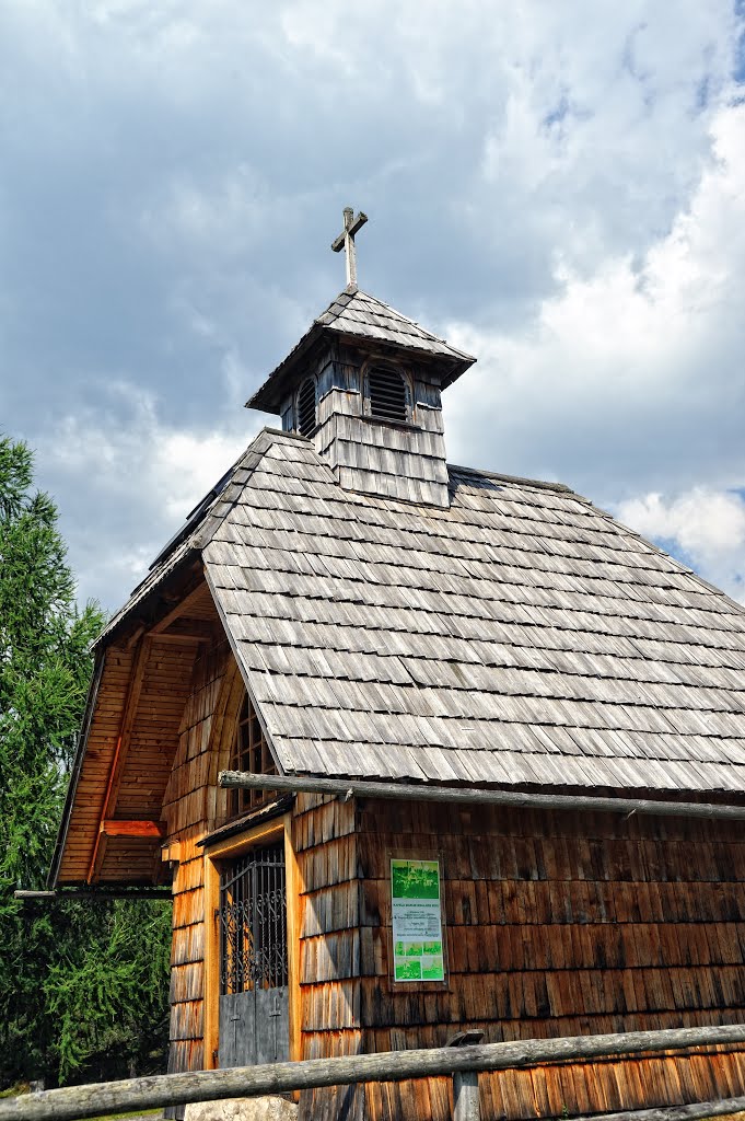 Planina Uskovnica, cerkev sv. Ane by Valter Erzetič New