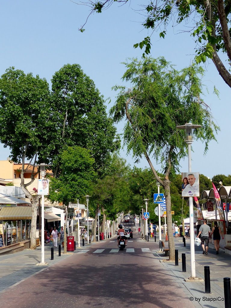 Mallorca '15 - Paguera - der Boulevard, das Zentrum des Städtchens by Holger Stappmanns