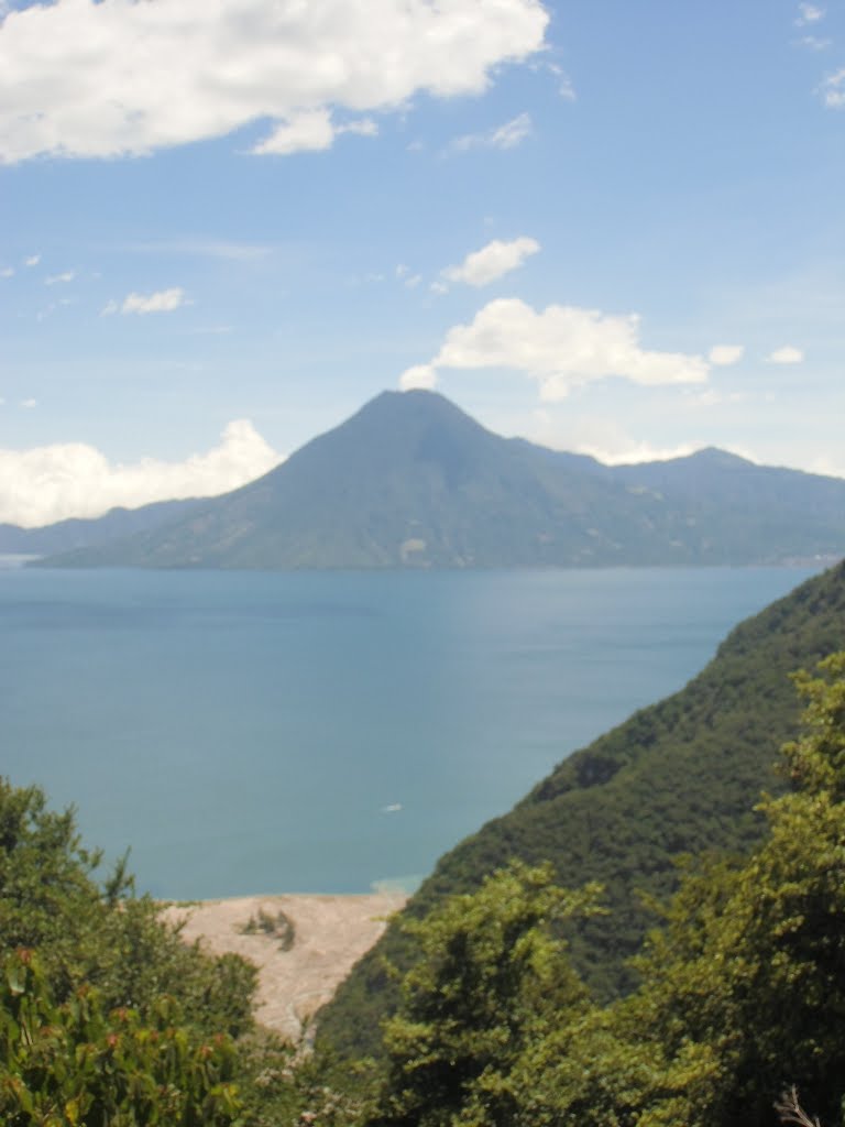 Lago de Atitlán by Edynilson D'Leòn