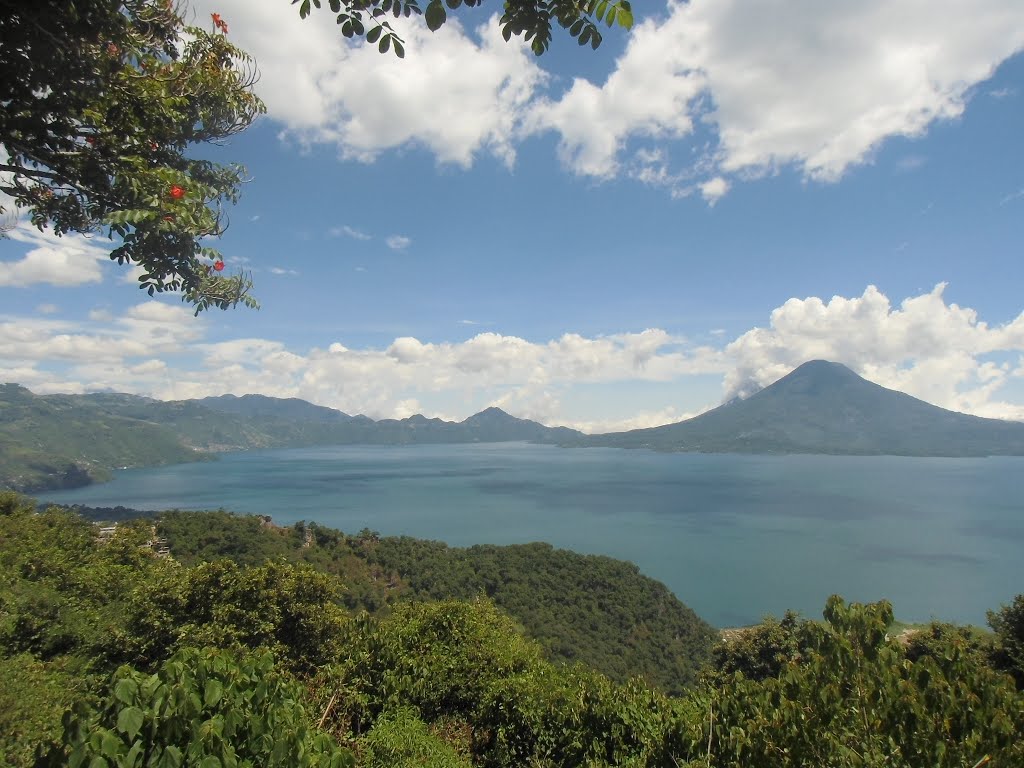 Vista del Lago de Atitlán by Edynilson D'Leòn