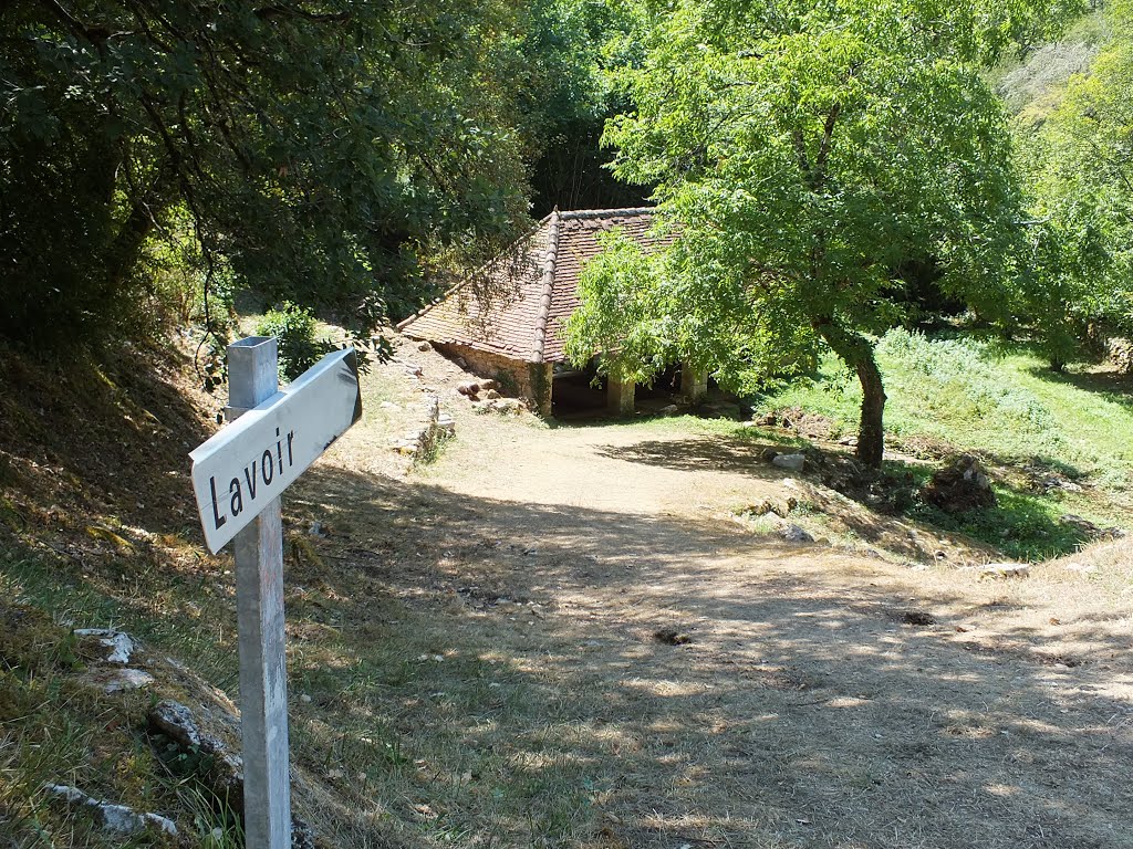 Lavoir à Calvignac (Le Ruisseau) by Yann LESELLIER