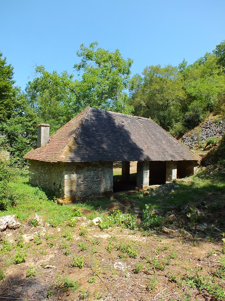 Lavoir à Calvignac (Le Ruisseau) by Yann LESELLIER