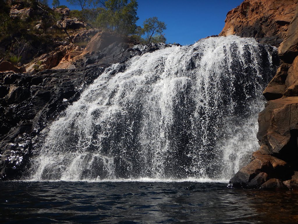 Leliyn Falls by Garwin Kim Sing