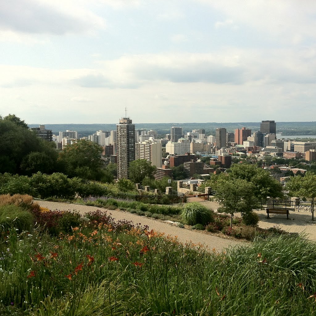 Sam Lawrence Park, Hamilton, ON, Canada by Boleslaw Dworzak