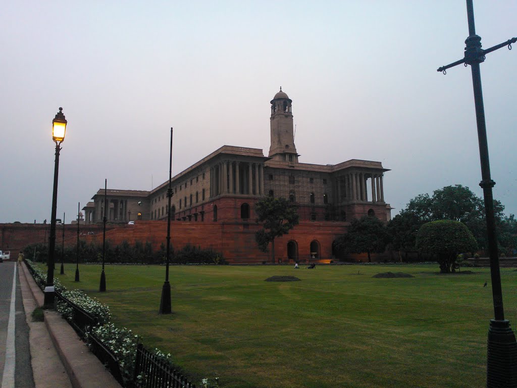 Secretariat Building, New Delhi by Nahid Sultan