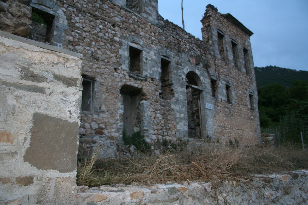 Labovë e Madhe, Albania by ΠΕΤΡΟΣ ΣΚΡΕΚΟΣ