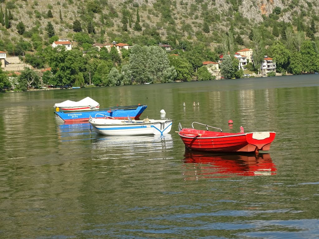 Kastoria lake, Greece. by jo mor