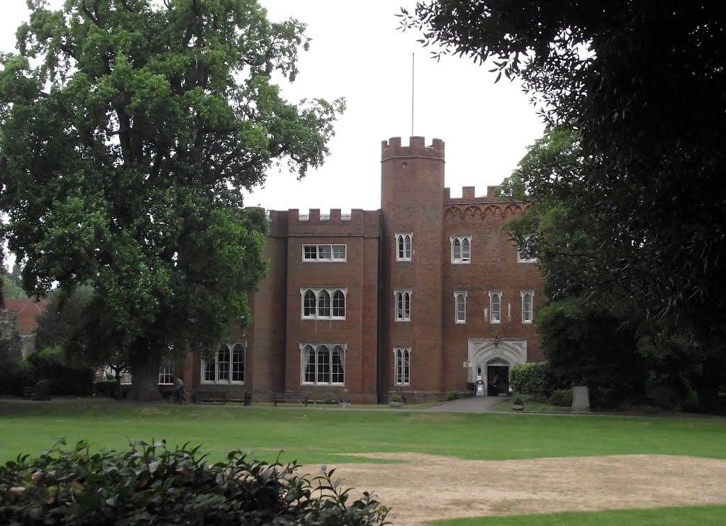 Hertford Castle by tonywatson