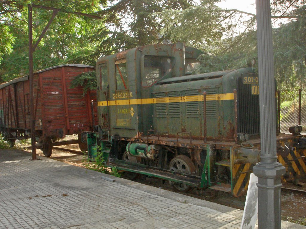 Maquina de tren antigua 3ª (Cabra) 2.008 by Juan Cuenca