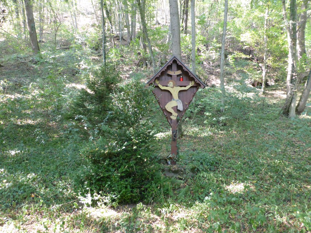 Wegkreuz an der Dunkelsteinerwald Runde by Gerold Treitler