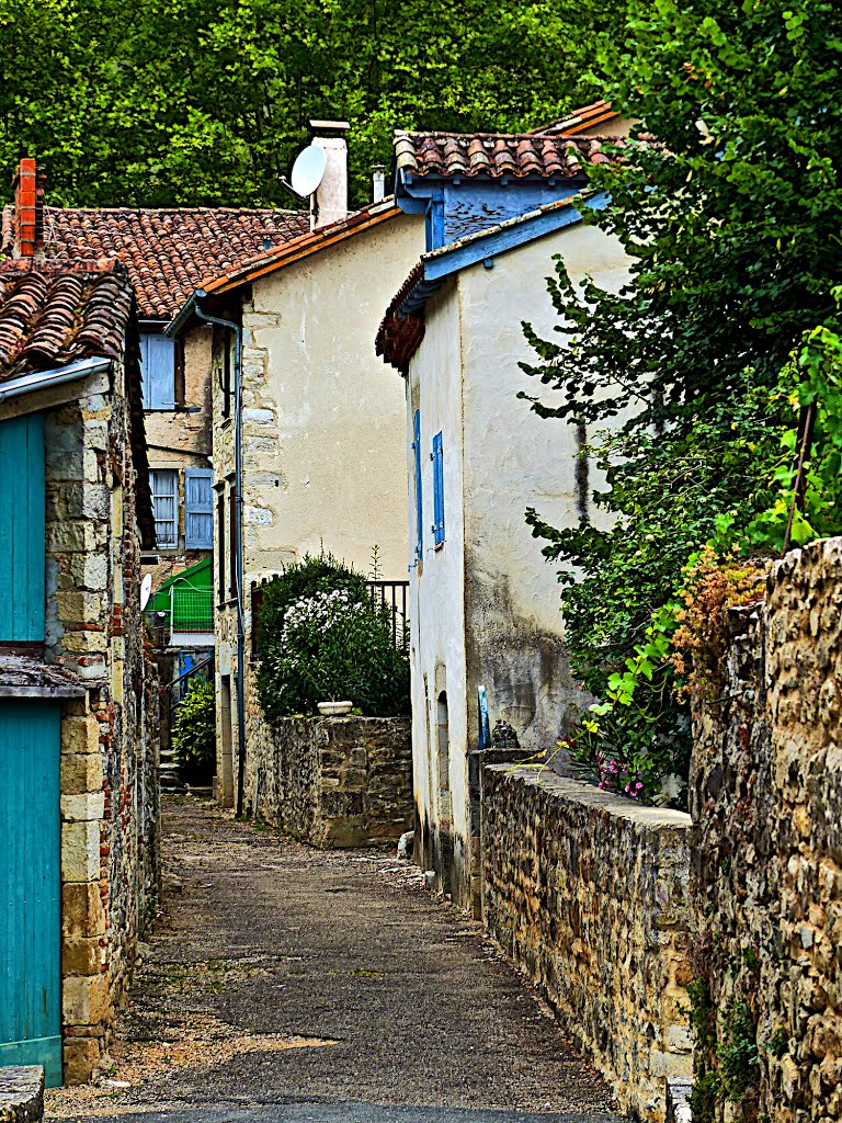 Sant-Antonin de Roèrgue -- Occitania by Franc Bardou