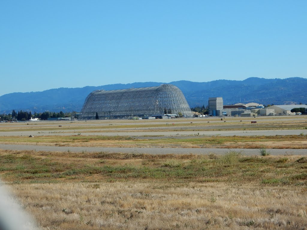 Hangar 1's hull at Moffett Field by Alexander Avtanski