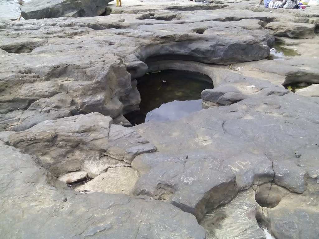 Gokak Falls, Karnataka 591308, India by Dr.D.H.Pawar