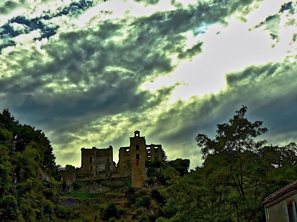 Lo vièlh castèl Sant Martin - La Guèpia de Roèrgue - Occitania by Franc Bardou