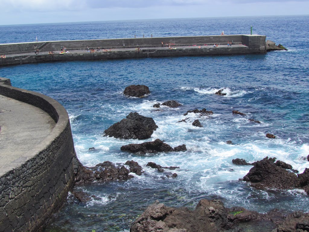 Hafeneinfahrt Puerto de la Cruz by EL Condor